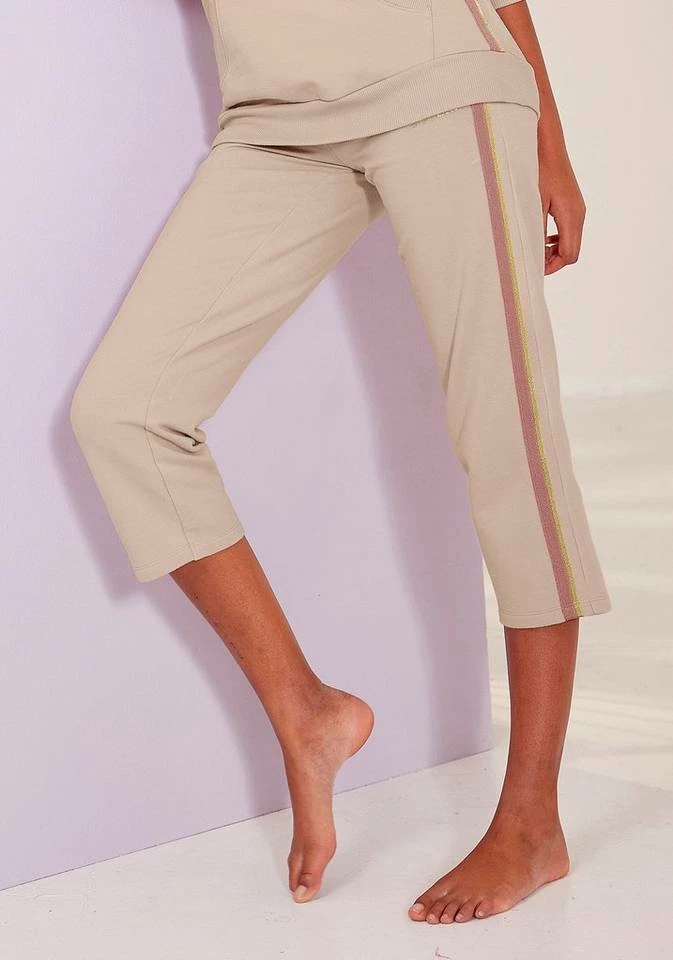 Bench. Relax-Caprihose mit Glitzerstreifen Beige-melange, Schwarz, Rosé 11 Bench. Relax-Caprihose mit Glitzerstreifen Beige-melange, Schwarz, Rosé – Bild 11