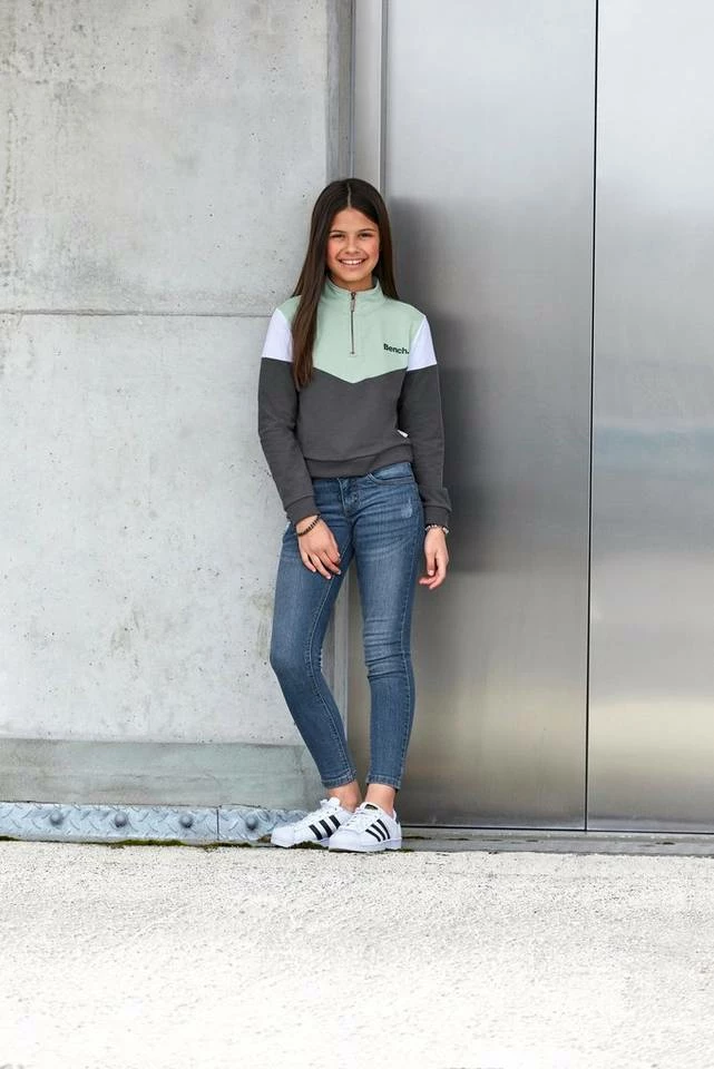 Bench. Sweatshirt mit modischen Einsätzen 4 Bench. Sweatshirt mit modischen Einsätzen – Bild 4