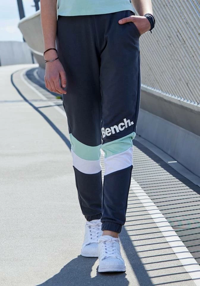Bench. Sweathose mit farblichen Einsätzen 5 Bench. Sweathose mit farblichen Einsätzen – Bild 5