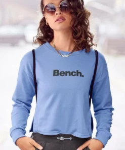 Bench. Sweater kurz geschnitten mit seitlichen Schlitzen Blau, Rot, Schwarz, Ecru