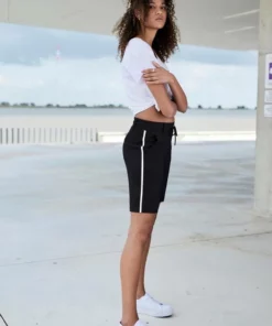 Bench. Shorts mit seitlichen Streifen Schwarz, Altrosa, Mint 8 Bench. Shorts mit seitlichen Streifen Schwarz, Altrosa, Mint -Bench Verkaufsgeschäft 146cf7a2 ac60 5f88 83e3 c79dc6e55693