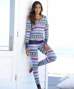 Bench. Pyjama mit buntem Norwegermuster 17 Bench. Pyjama mit buntem Norwegermuster -Bench Verkaufsgeschäft 17469201