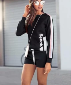 Bench. Relaxshorts mit Kontraststreifen und bedrucktem Bindeband Rauchrosa, Weiß, Schwarz -Bench Verkaufsgeschäft 1fe6116d fb71 532a aacd 1f1072197866