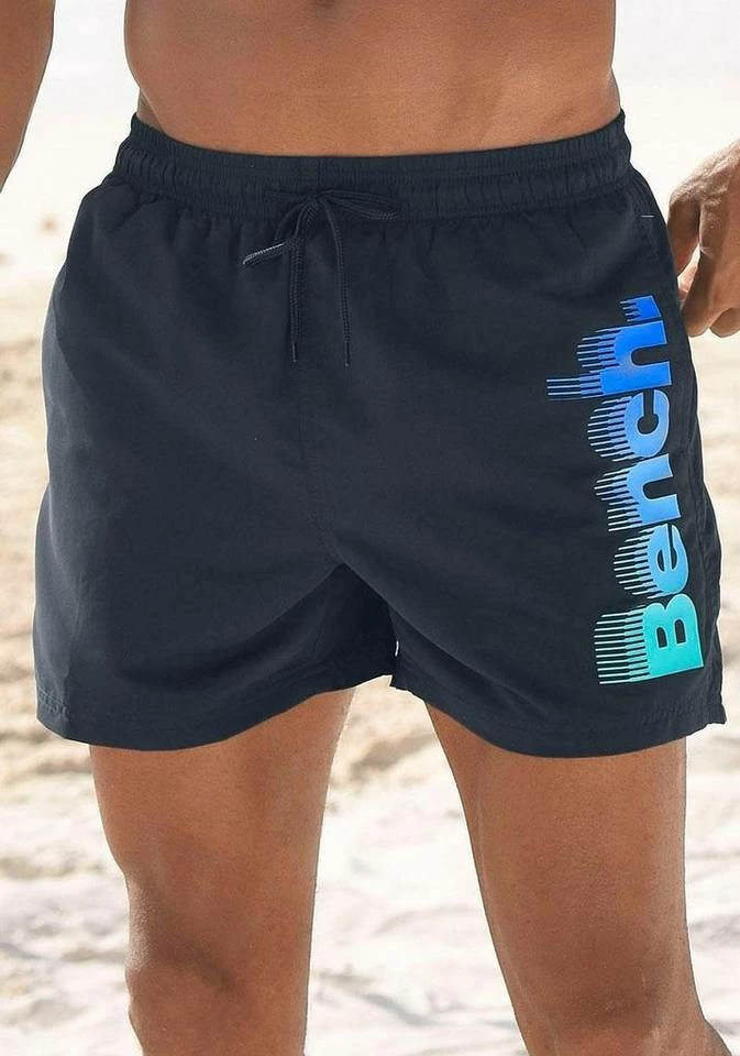 Bench. Badeshorts, mit großem Logo-Aufdruck Schwarz, Weiß, Marine 3 Bench. Badeshorts, mit großem Logo-Aufdruck Schwarz, Weiß, Marine – Bild 3