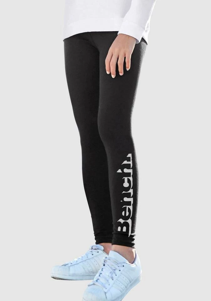 Bench. Leggings mit reflektierendem Logoschriftzug am Bein 1 Bench. Leggings mit reflektierendem Logoschriftzug am Bein