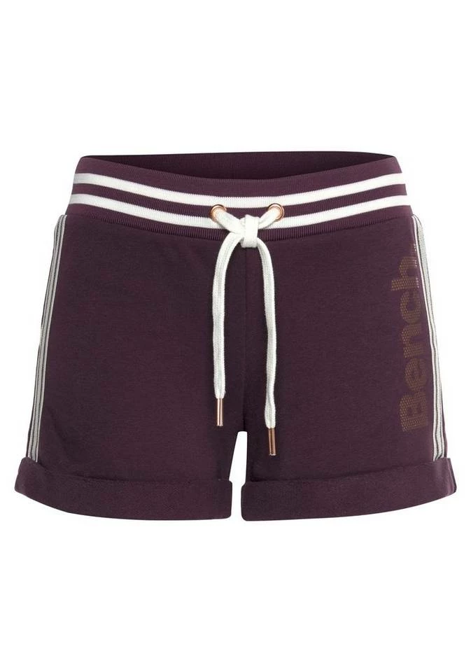 Bench. Sweatshorts mit Logodruck in Metalloptik Schwarz, Ecru, Aubergine 2 Bench. Sweatshorts mit Logodruck in Metalloptik Schwarz, Ecru, Aubergine – Bild 2