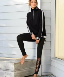 Bench. Sweatshirt in lässiger Troyerform Ecru, Aubergine, Black 12 Bench. Sweatshirt in lässiger Troyerform Ecru, Aubergine, Black -Bench Verkaufsgeschäft 27399464