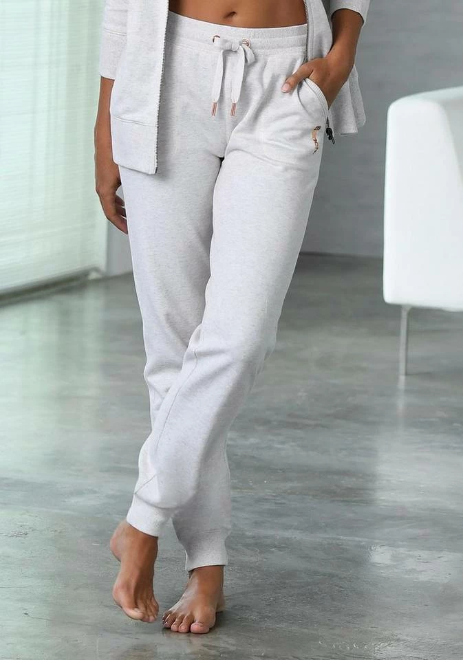 Bench. Loungehose mit aufgesetzten Taschen Mauve-meliert, Beige-meliert, Schwarz, Jeans-meliert 1 Bench. Loungehose mit aufgesetzten Taschen Mauve-meliert, Beige-meliert, Schwarz, Jeans-meliert