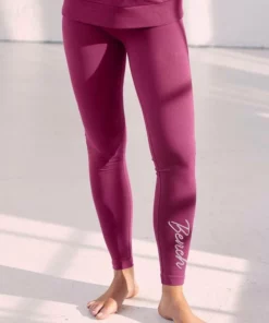 Bench. Leggings mit glitzernder Logostickerei auf dem Bein Marine, Beere 21 Bench. Leggings mit glitzernder Logostickerei auf dem Bein Marine, Beere -Bench Verkaufsgeschäft 29b35d7d aeb2 590d a7b8 3c45c4396ba9