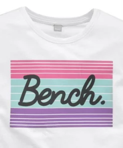 Bench. T-Shirt mit großem Logodruck -Bench Verkaufsgeschäft 2c9e97b5 2ea7 5c62 b4b4 97bd40efc7ae