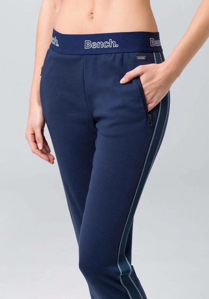 Bench. Relaxhose mit Seitenstreifen Schwarz, Marine 7 Bench. Relaxhose mit Seitenstreifen Schwarz, Marine – Bild 7
