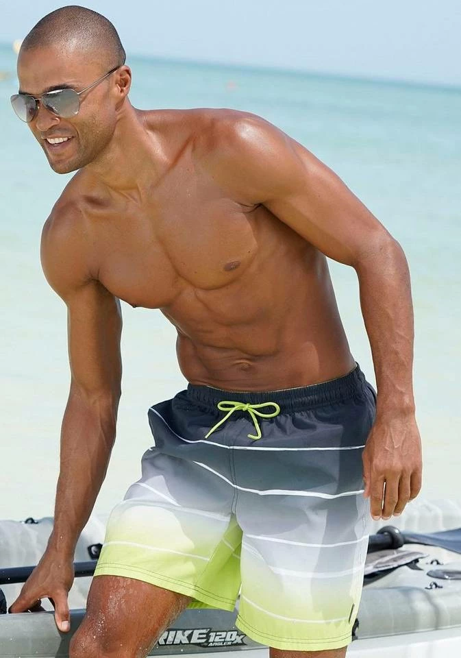 Bench. Badeshorts, mit trendigem Streifenverlauf Grau-gelb, Blau-türkis 1 Bench. Badeshorts, mit trendigem Streifenverlauf Grau-gelb, Blau-türkis