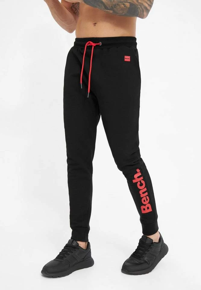 Bench. Jogginghose »Equip« Stickerei, weiches Innenfinish Red, Schwarz 12 Bench. Jogginghose »Equip« Stickerei, weiches Innenfinish Red, Schwarz – Bild 12