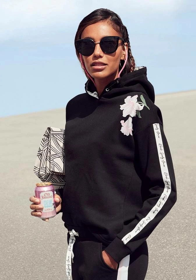 Bench. Hoodie mit bedrucktem Tape und Blumenprint Weiß, Schwarz, Rauchrosa 12 Bench. Hoodie mit bedrucktem Tape und Blumenprint Weiß, Schwarz, Rauchrosa – Bild 12