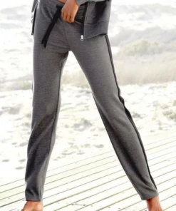 Bench. Sweathose mit Seitenstreifen und geradem Bein Mint-schwarz, Rosa-schwarz, Schwarz, Anthrazit-meliert-schwarz 18 Bench. Sweathose mit Seitenstreifen und geradem Bein Mint-schwarz, Rosa-schwarz, Schwarz, Anthrazit-meliert-schwarz -Bench Verkaufsgeschäft 4bc3632e 2e37 55d4 b132 f513cceb3f21