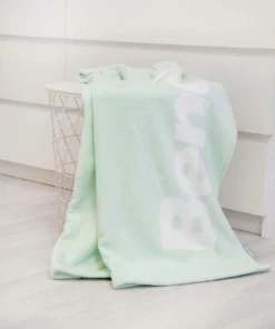 Bench. Strandtuch »Bench« (1-St), mit dekorativem "Bench" Schriftzug Rosa, Grau, Hellblau, Mint -Bench Verkaufsgeschäft 584abf16 6a7e 585e b86c 36f05b20f170