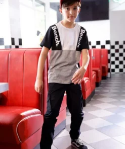 Bench. T-Shirt »mit farbigen Einsätzen« -Bench Verkaufsgeschäft 5c0f25a1 4cf8 51f4 82d4 724e03d582ea