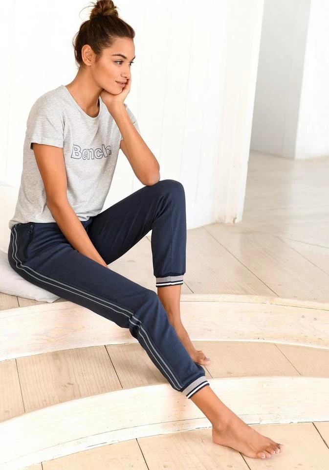 Bench. Relaxhose mit Seitenstreifen Schwarz, Marine 5 Bench. Relaxhose mit Seitenstreifen Schwarz, Marine – Bild 5