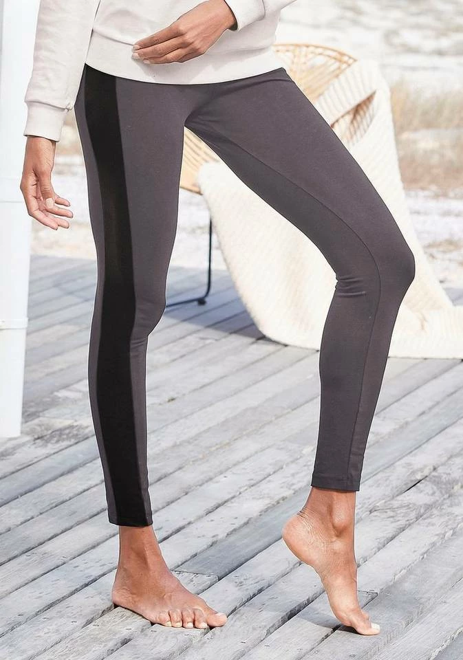 Bench. Leggings mit seitlichem Einsatz aus Lederimitation 1 Bench. Leggings mit seitlichem Einsatz aus Lederimitation