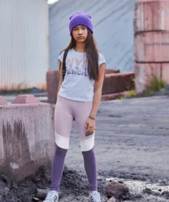 Bench. T-Shirt in kurzer Form -Bench Verkaufsgeschäft 81691c13 eaeb 5fe8 9aaf 797b698481ce