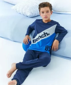 Bench. Pyjama mit aufwendig bedrucktem Oberteil