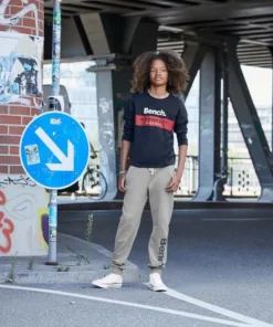 Bench. Sweathose mit großem Logo-Druck und Nahttaschen -Bench Verkaufsgeschäft 9536c862 02b1 5a66 9e71 f65d1af466f1