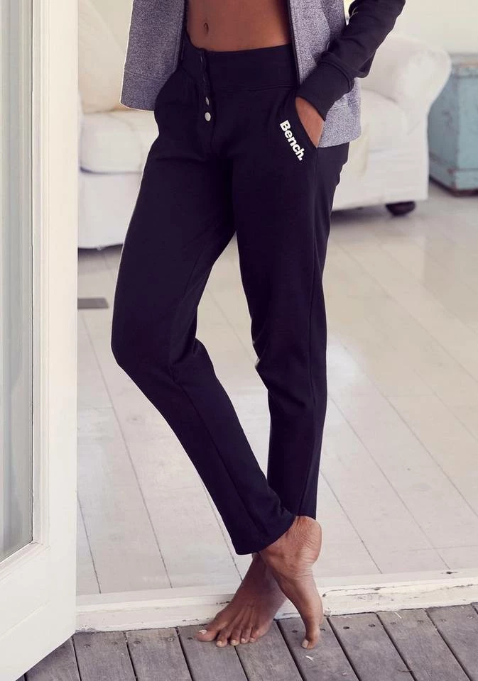 Bench. Sweathose mit Druckknöpfen am Bund Dunkelgrün, Schwarz 1 Bench. Sweathose mit Druckknöpfen am Bund Dunkelgrün, Schwarz