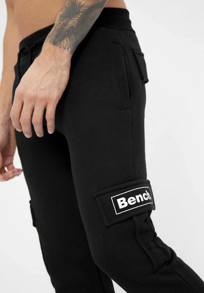 Bench. Jogginghose »Linus 2« Stickerei, weiches Innenfinish Navy, Grey marl, Schwarz, Charcoal Marl 4 Bench. Jogginghose »Linus 2« Stickerei, weiches Innenfinish Navy, Grey marl, Schwarz, Charcoal Marl – Bild 4