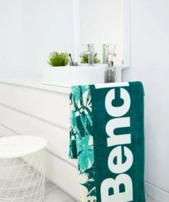 Bench. Strandtuch »Bench« (1-St), mit dekorativem "Bench" Schriftzug -Bench Verkaufsgeschäft af582a59 3ce8 5eb4 a80a f36329f54cb7