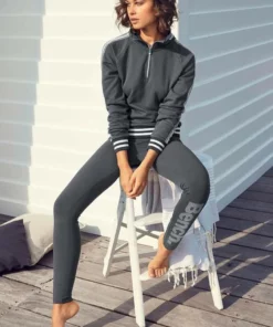 Bench. Sweater in lässiger Troyerform 14 Bench. Sweater in lässiger Troyerform -Bench Verkaufsgeschäft c868422d 2e98 5e49 a185 e4ac635607fc