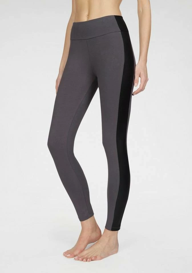 Bench. Leggings mit seitlichem Einsatz aus Lederimitation 8 Bench. Leggings mit seitlichem Einsatz aus Lederimitation – Bild 8