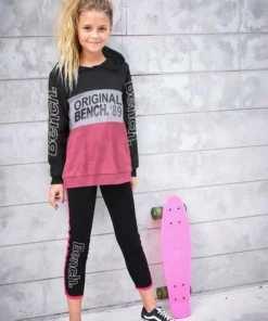 Bench. Kapuzensweatshirt mit Logoprints 10 Bench. Kapuzensweatshirt mit Logoprints -Bench Verkaufsgeschäft dee559bd 356b 54cb a600 a28e20ce56e9