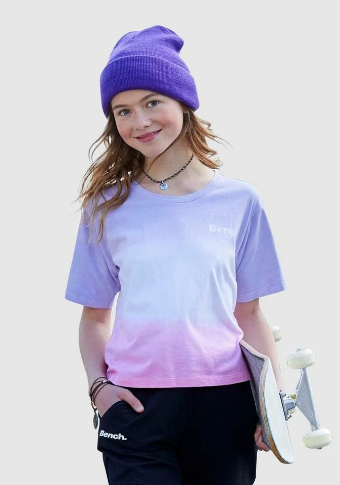 Bench. T-Shirt in modisch weiter, kurzer Form 1 Bench. T-Shirt in modisch weiter, kurzer Form