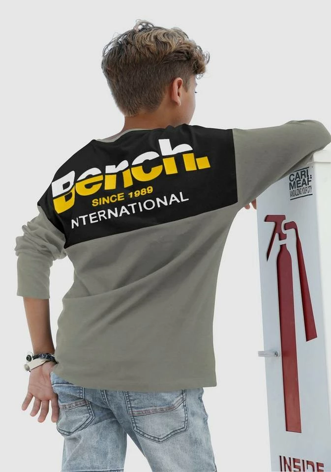 Bench. Langarmshirt »mit überschnittener Schulter« 1 Bench. Langarmshirt »mit überschnittener Schulter«