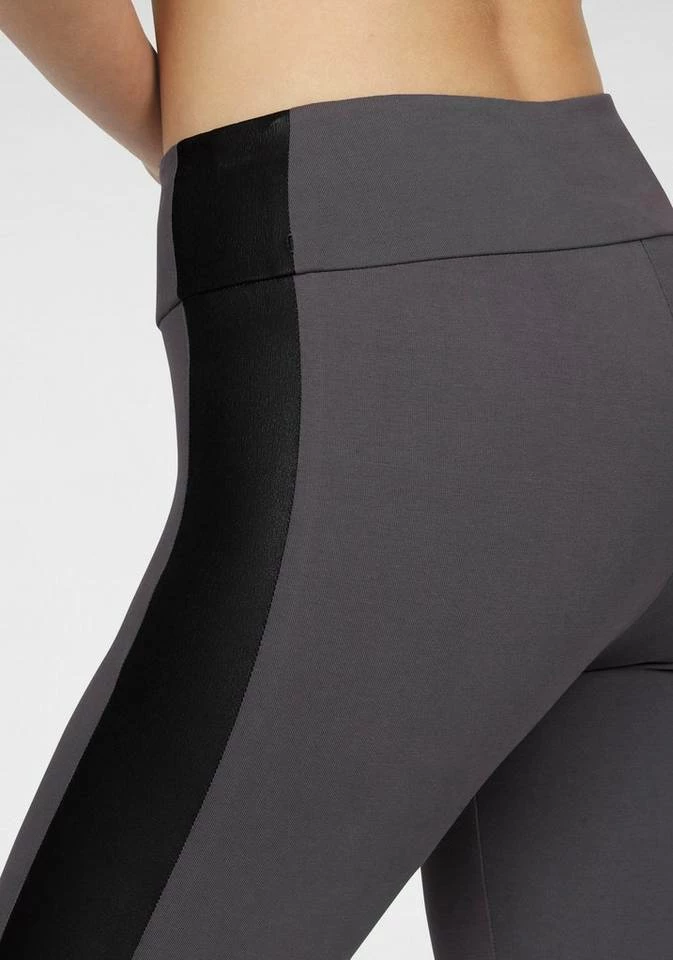 Bench. Leggings mit seitlichem Einsatz aus Lederimitation 6 Bench. Leggings mit seitlichem Einsatz aus Lederimitation – Bild 6