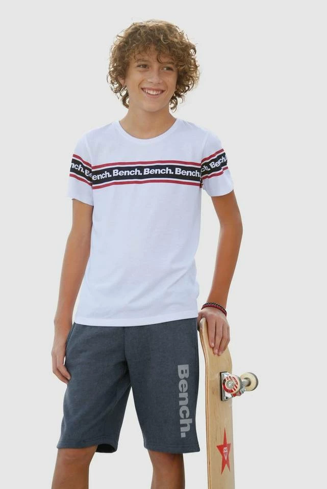 Bench. T-Shirt mit Druck in Streifenoptik 1 Bench. T-Shirt mit Druck in Streifenoptik